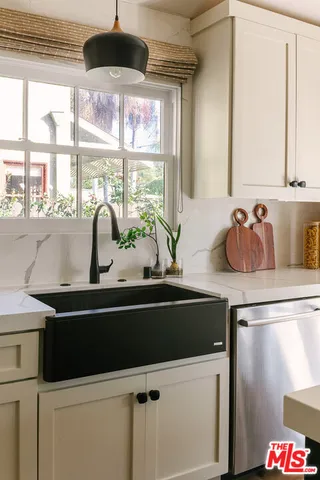 $2,595,000 | 910 Masselin Avenue, Los Angeles, CA 90036