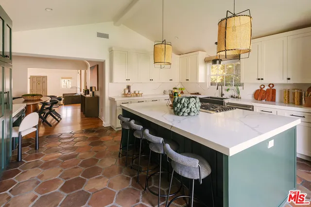 $2,595,000 | 910 Masselin Avenue, Los Angeles, CA 90036