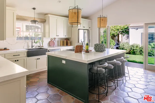 $2,595,000 | 910 Masselin Avenue, Los Angeles, CA 90036