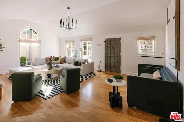 $2,595,000 | 910 Masselin Avenue, Los Angeles, CA 90036
