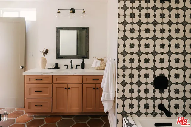 $2,595,000 | 910 Masselin Avenue, Los Angeles, CA 90036