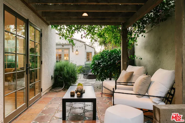 $2,595,000 | 910 Masselin Avenue, Los Angeles, CA 90036