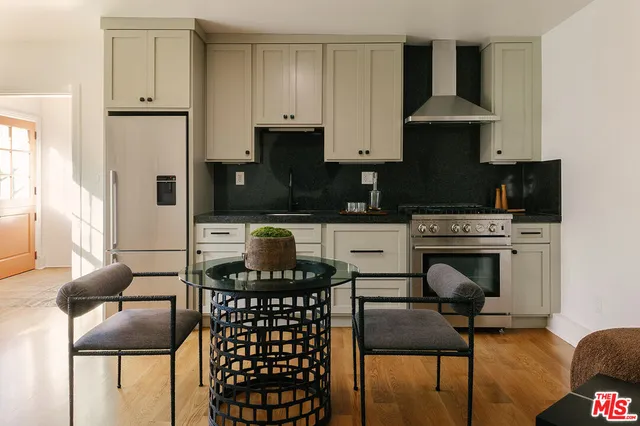 $2,595,000 | 910 Masselin Avenue, Los Angeles, CA 90036