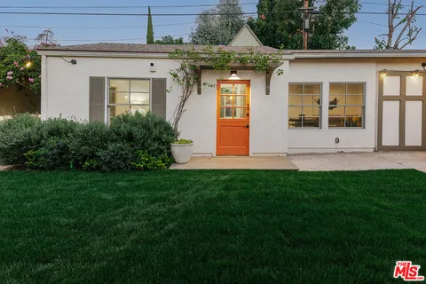 $2,595,000 | 910 Masselin Avenue, Los Angeles, CA 90036