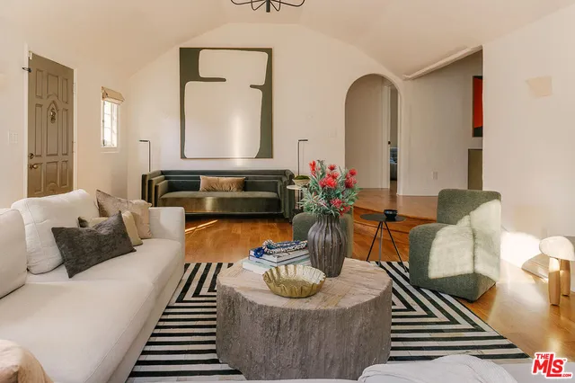 $2,595,000 | 910 Masselin Avenue, Los Angeles, CA 90036