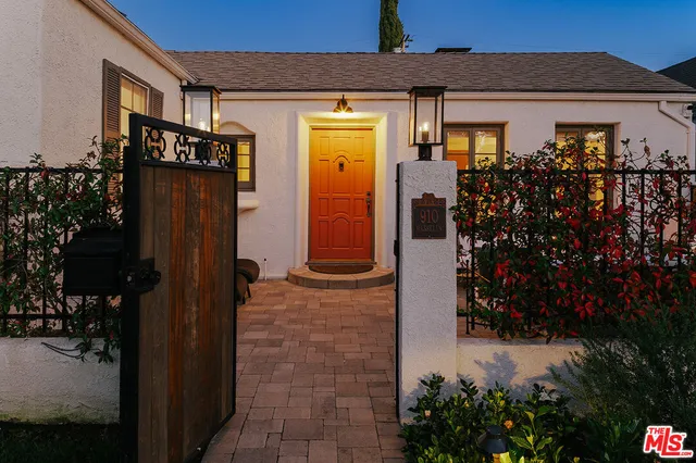 $2,595,000 | 910 Masselin Avenue, Los Angeles, CA 90036