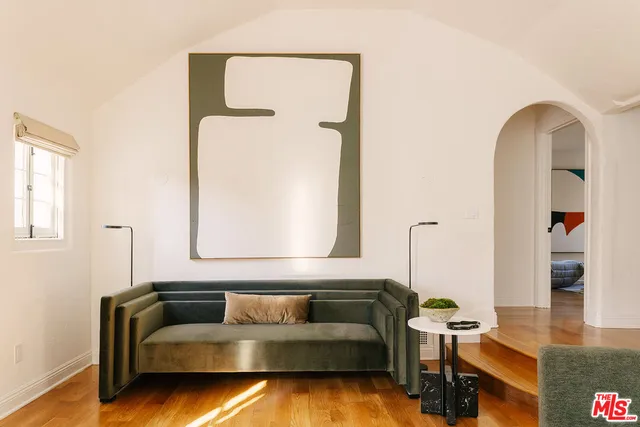 $2,595,000 | 910 Masselin Avenue, Los Angeles, CA 90036