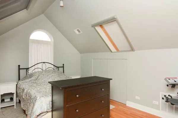 $2,400 | 949 North Winchester Avenue, Unit 3, Chicago, IL 60622