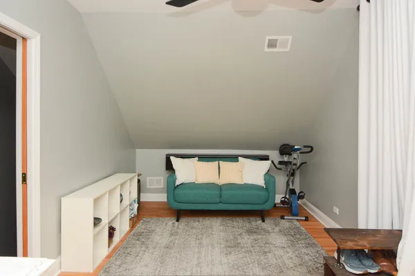 $2,400 | 949 North Winchester Avenue, Unit 3, Chicago, IL 60622