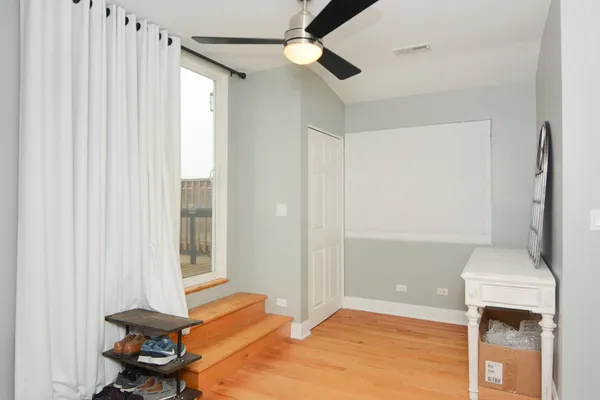 $2,400 | 949 North Winchester Avenue, Unit 3, Chicago, IL 60622