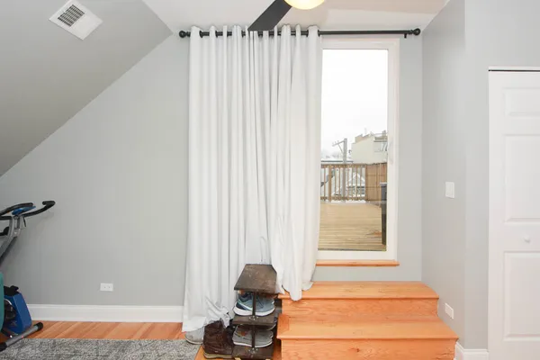 $2,400 | 949 North Winchester Avenue, Unit 3, Chicago, IL 60622