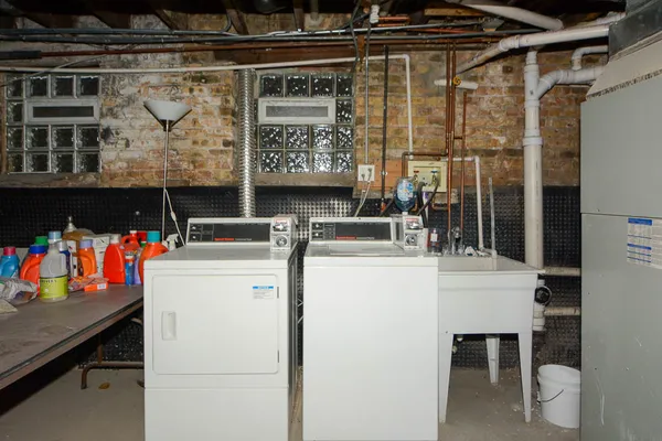 $2,400 | 949 North Winchester Avenue, Unit 3, Chicago, IL 60622