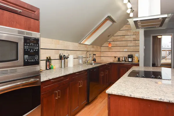 $2,400 | 949 North Winchester Avenue, Unit 3, Chicago, IL 60622