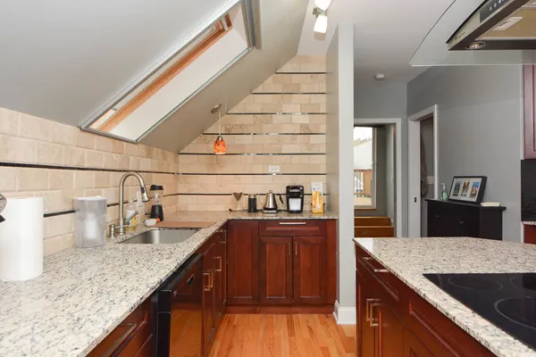 $2,400 | 949 North Winchester Avenue, Unit 3, Chicago, IL 60622