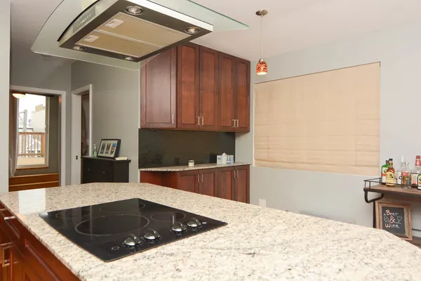 $2,400 | 949 North Winchester Avenue, Unit 3, Chicago, IL 60622