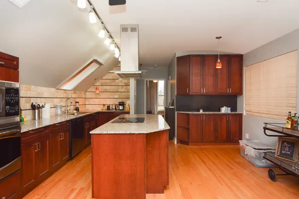 $2,400 | 949 North Winchester Avenue, Unit 3, Chicago, IL 60622