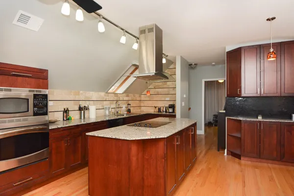 $2,400 | 949 North Winchester Avenue, Unit 3, Chicago, IL 60622