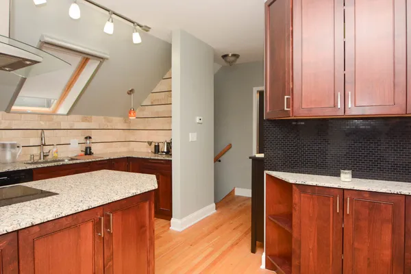 $2,400 | 949 North Winchester Avenue, Unit 3, Chicago, IL 60622