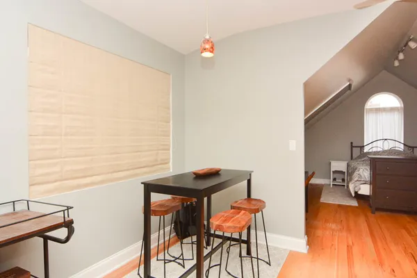 $2,400 | 949 North Winchester Avenue, Unit 3, Chicago, IL 60622