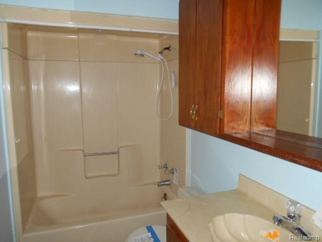 9002 Rackham Street Taylor, MI 48180 - Photo 8 of 11 9002 Rackham Taylor 051916 MP (8).JPG