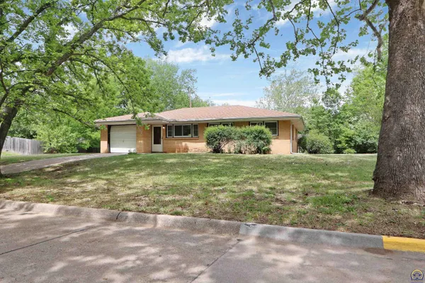 $190,000 | 1757 Vaughn Drive, Manhattan, KS 66502