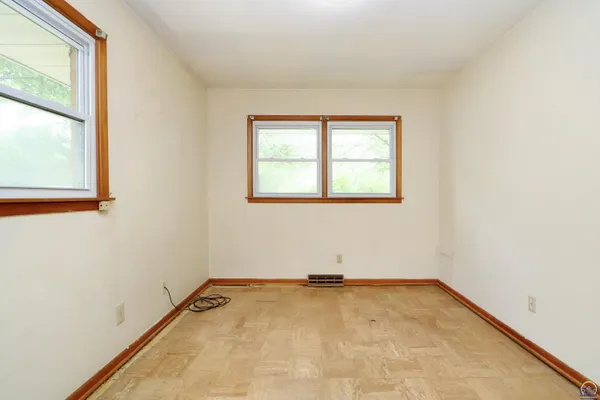 $190,000 | 1757 Vaughn Drive, Manhattan, KS 66502