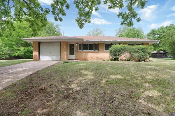 $190,000 | 1757 Vaughn Drive, Manhattan, KS 66502