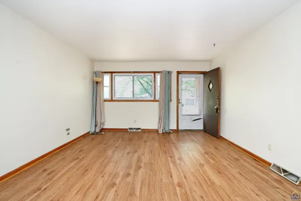 $190,000 | 1757 Vaughn Drive, Manhattan, KS 66502