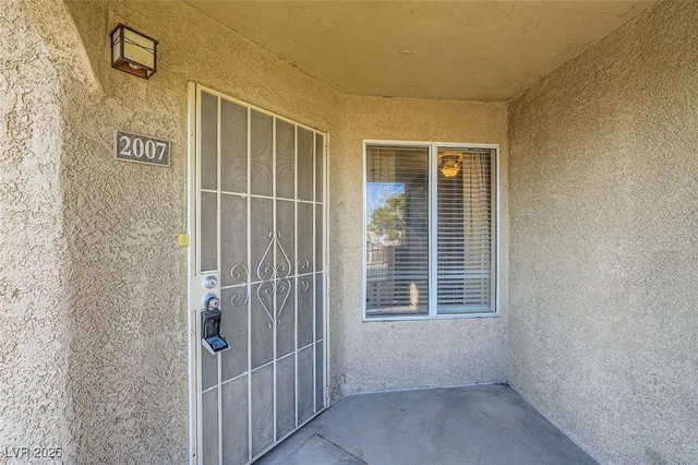 $1,100 | 4400 South Jones Boulevard, Unit 2007, Las Vegas, NV 89103