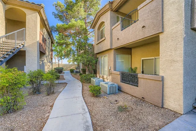 $1,100 | 4400 South Jones Boulevard, Unit 2007, Las Vegas, NV 89103
