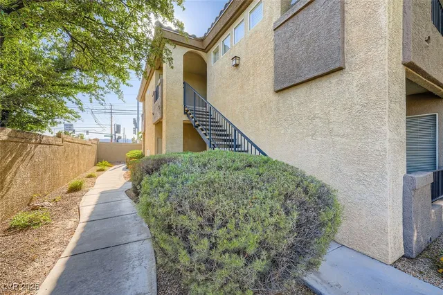 $1,100 | 4400 South Jones Boulevard, Unit 2007, Las Vegas, NV 89103