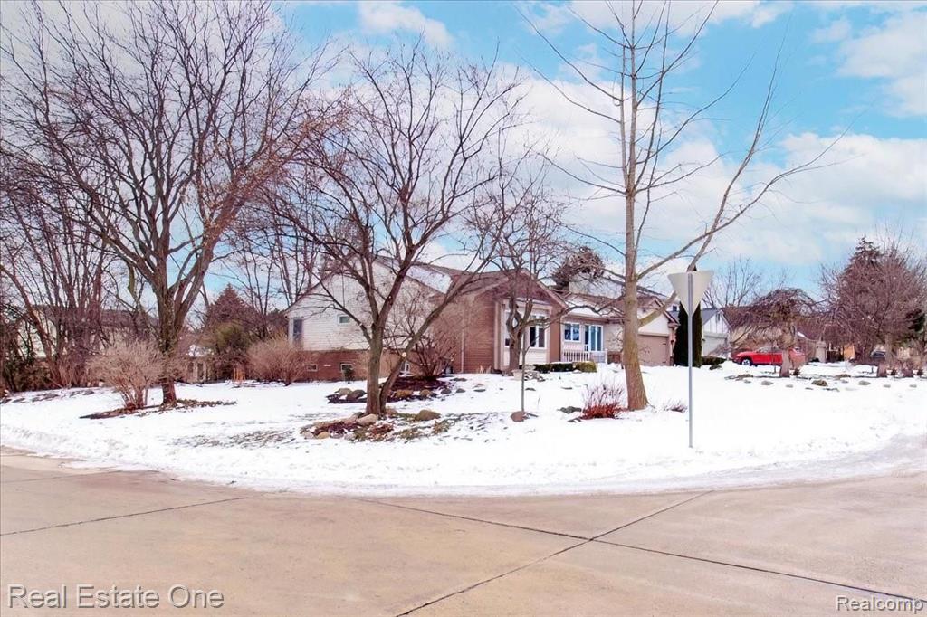 2051 Warrington Road Rochester Hills, MI 48307 - Photo 4 of 64