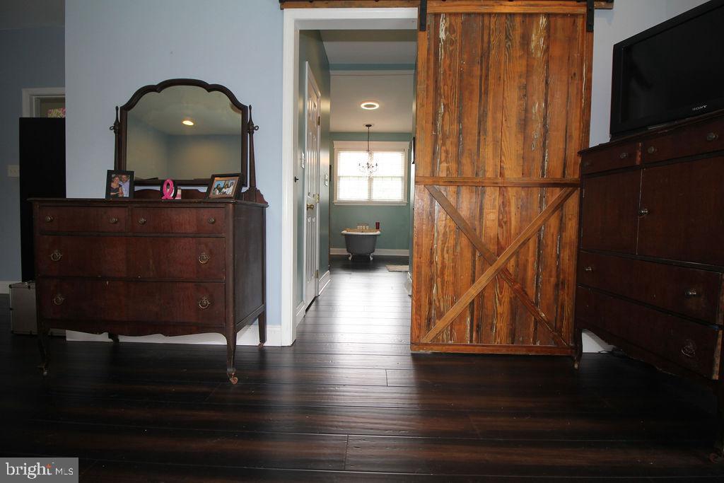 555 Fingerboard Schoolhouse Road Earleville, MD 21919 - Photo 22 of 69 Barn Door