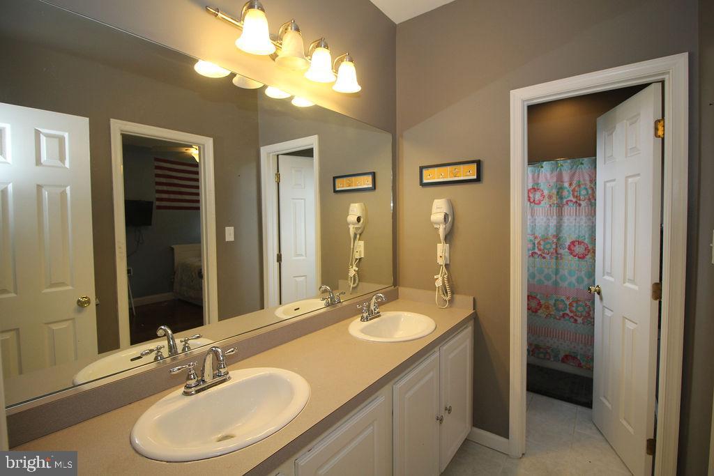 555 Fingerboard Schoolhouse Road Earleville, MD 21919 - Photo 36 of 69 Jack & Jill Bathroom