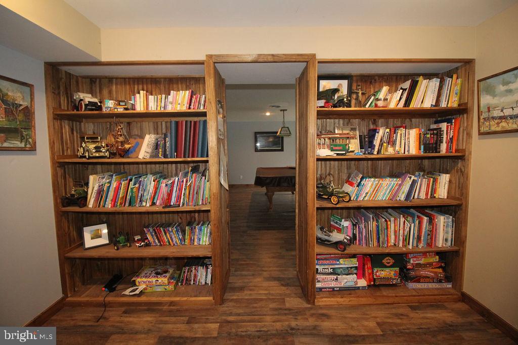 555 Fingerboard Schoolhouse Road Earleville, MD 21919 - Photo 52 of 69 Book Shelves