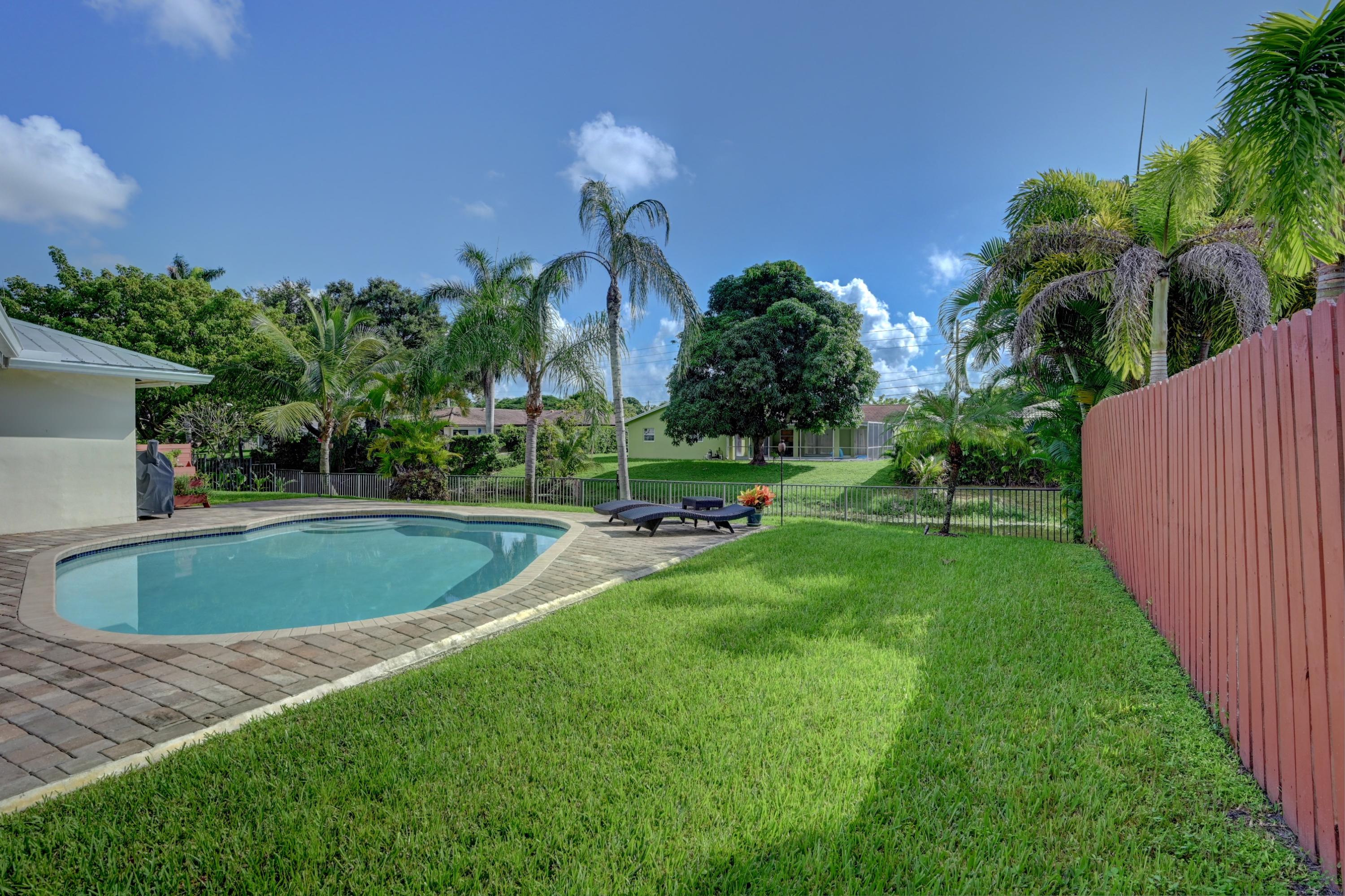336 Northwest 11th Avenue Boca Raton, FL 33486 - Photo 31 of 43 BACKYARD