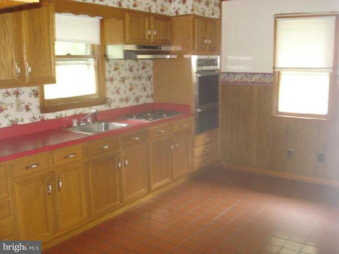 312 Savannah Road Essex, MD 21221 - Photo 2 of 7 Kitchen