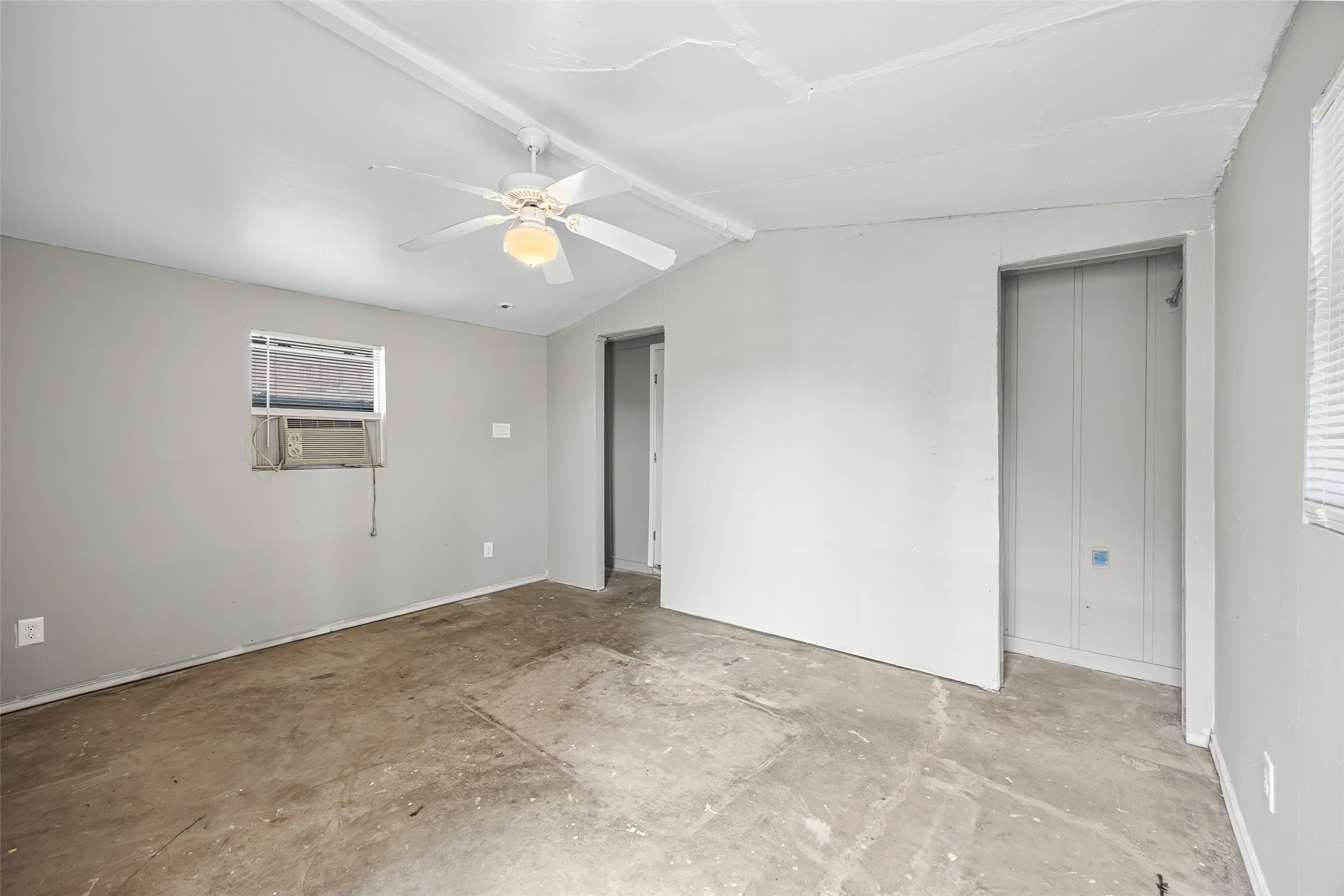7226 Ridgeberry Drive Houston, TX 77095 - Photo 20 of 31 a view of an empty room with a ceiling fan