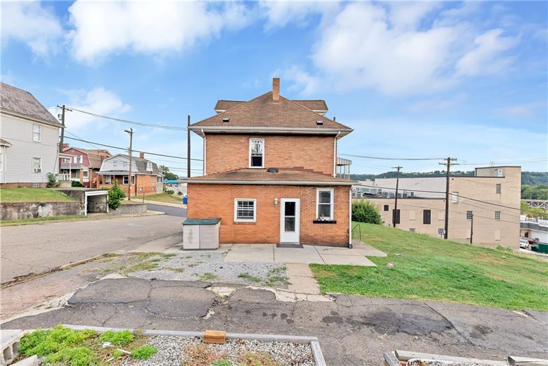 144 Monroe Street Rochester, PA 15074 - Photo 3 of 22