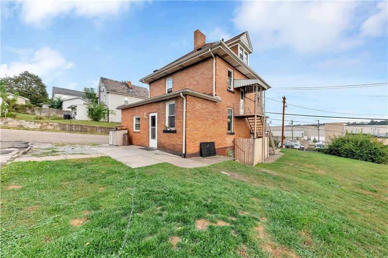 144 Monroe Street Rochester, PA 15074 - Photo 4 of 22