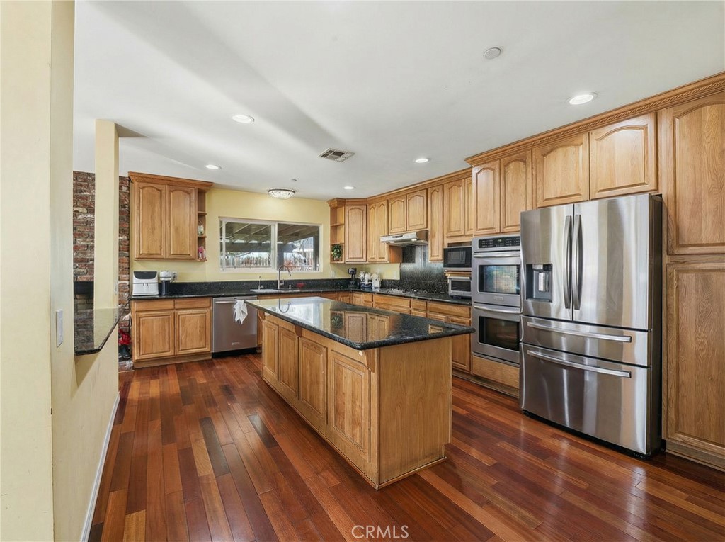 6545 Dos Rios Road Downey, CA 90240 - Photo 4 of 25