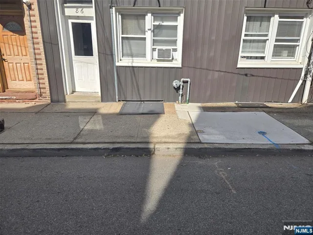 $1,950 | 86 Center Street, Unit 3, Clifton, NJ 07011