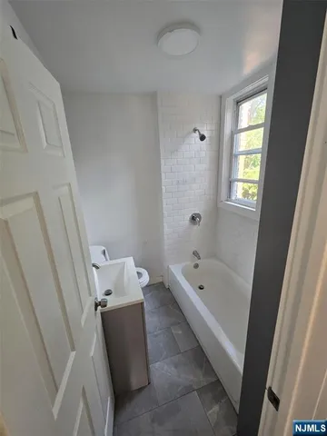 $1,950 | 86 Center Street, Unit 3, Clifton, NJ 07011