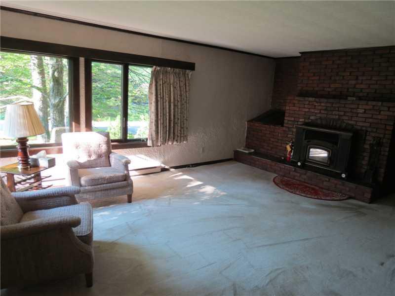70 Country Club Road Manchester, ME 04351 - Photo 5 of 14 Living Room.