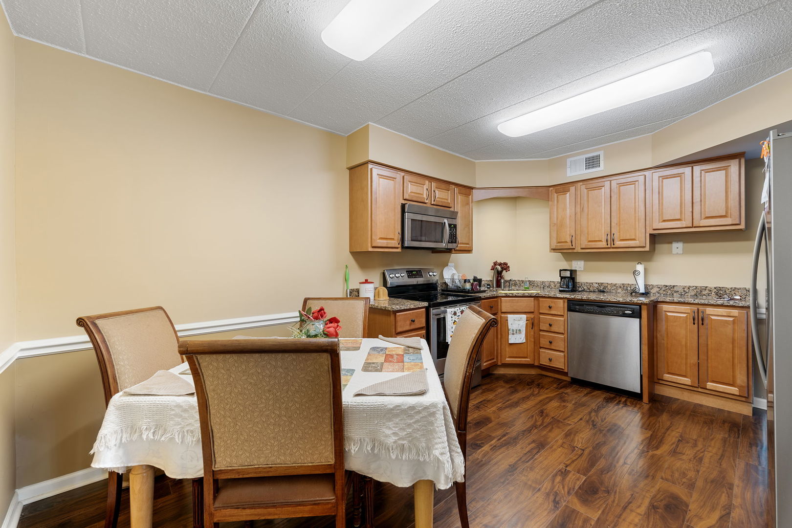 513 Timber Ridge Drive, Unit 208 Carol Stream, IL 60188 - Photo 4 of 20