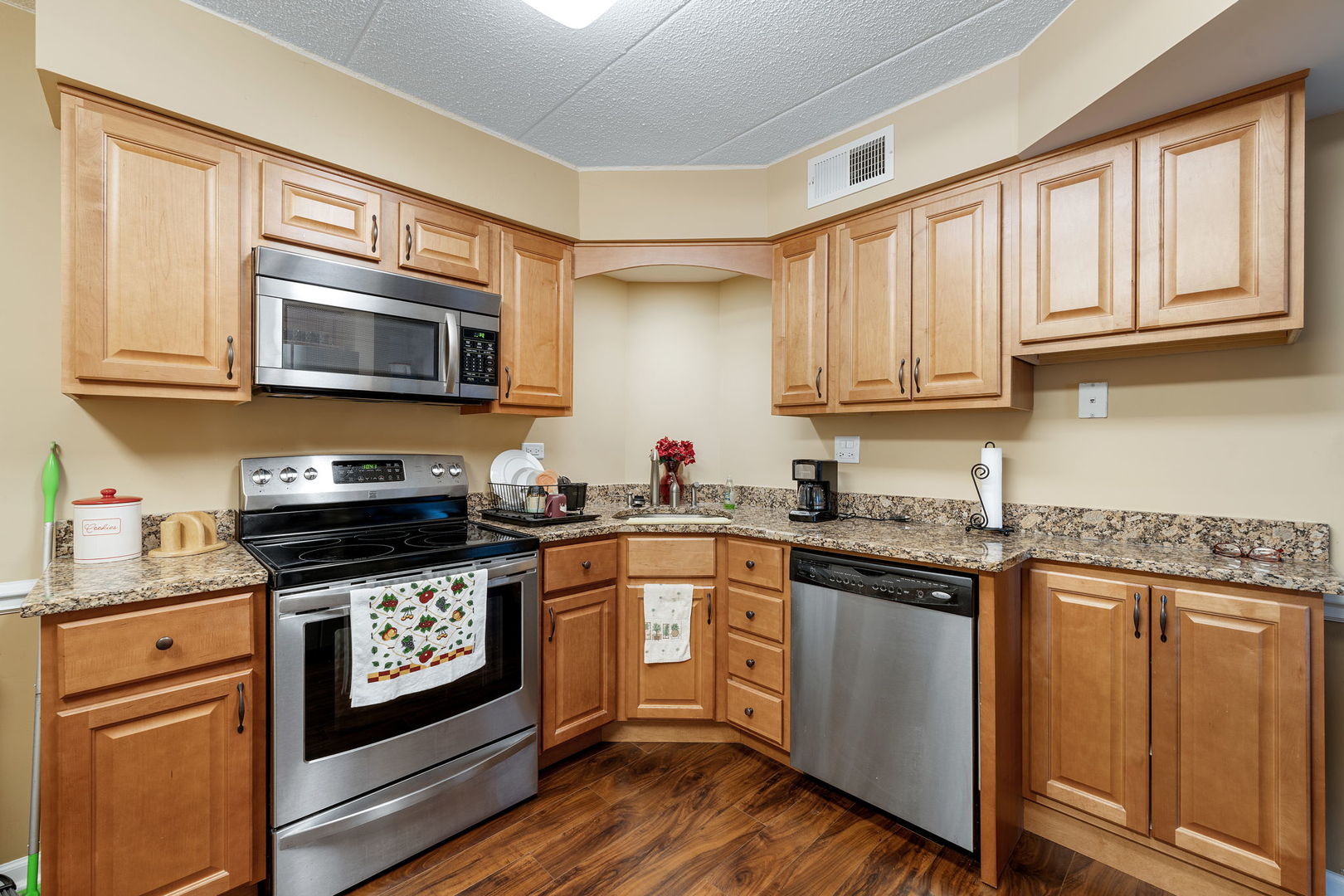 513 Timber Ridge Drive, Unit 208 Carol Stream, IL 60188 - Photo 5 of 20