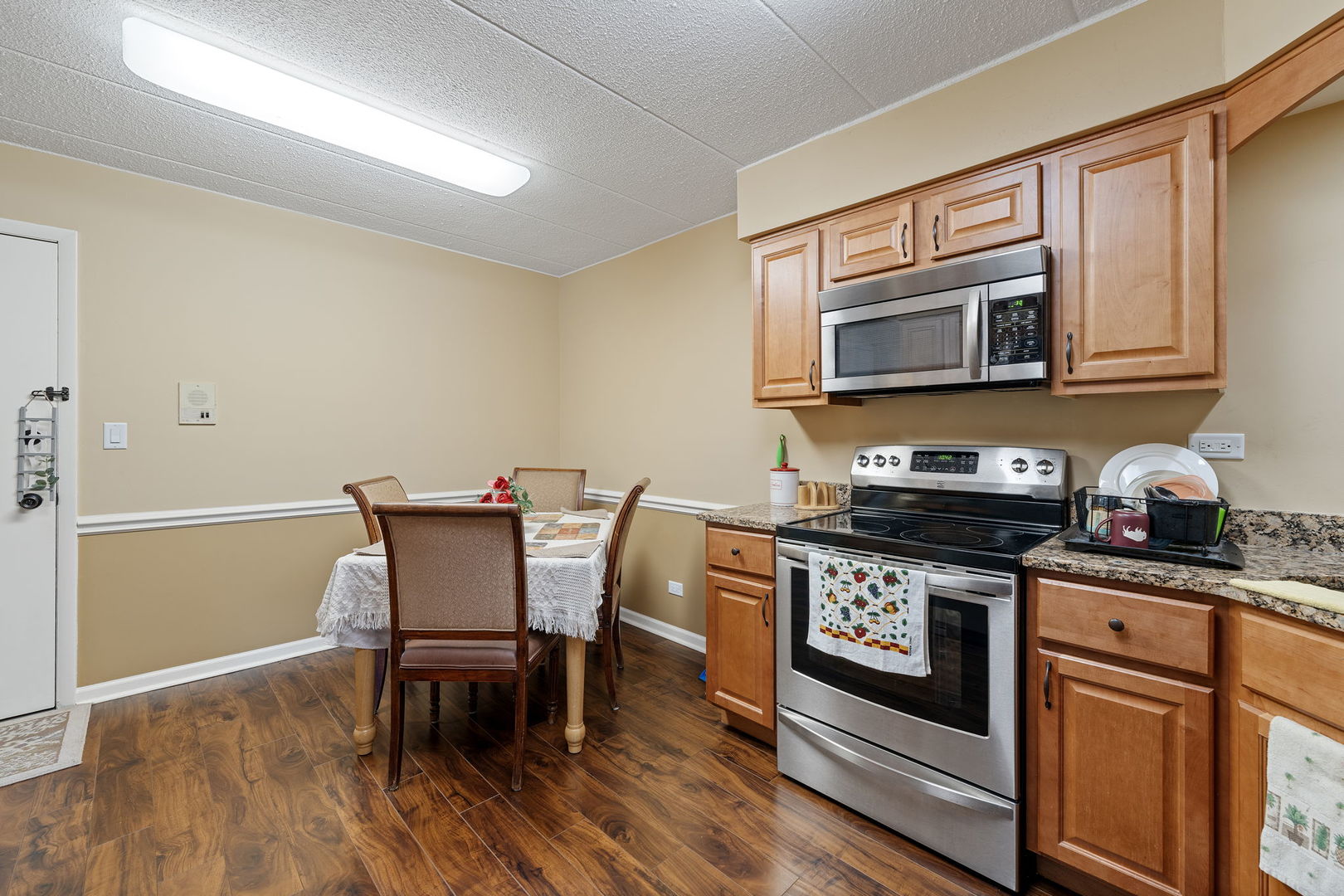 513 Timber Ridge Drive, Unit 208 Carol Stream, IL 60188 - Photo 7 of 20
