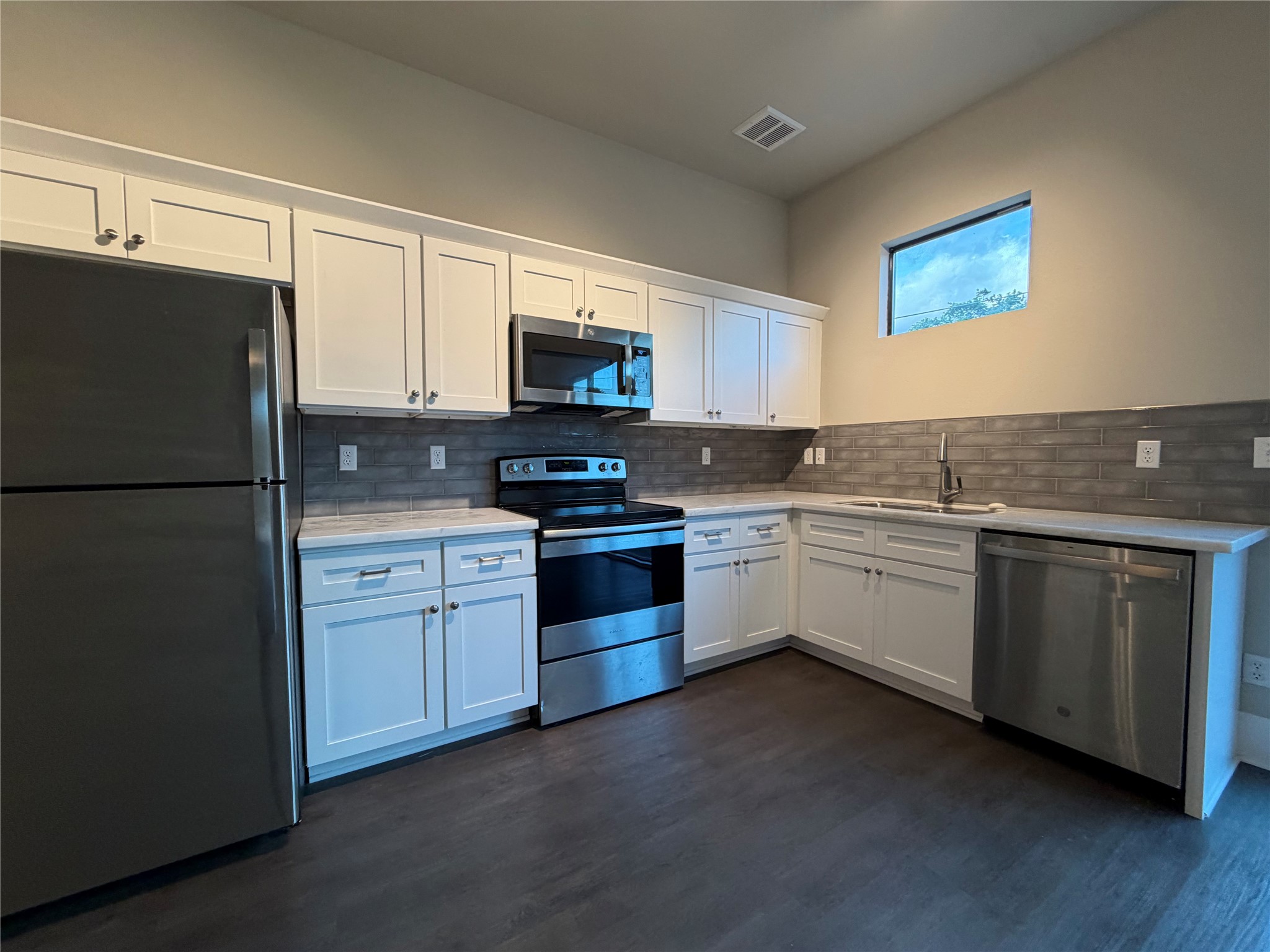 2727 Houston Avenue, Unit 202 Houston, TX 77009 - Photo 6 of 28