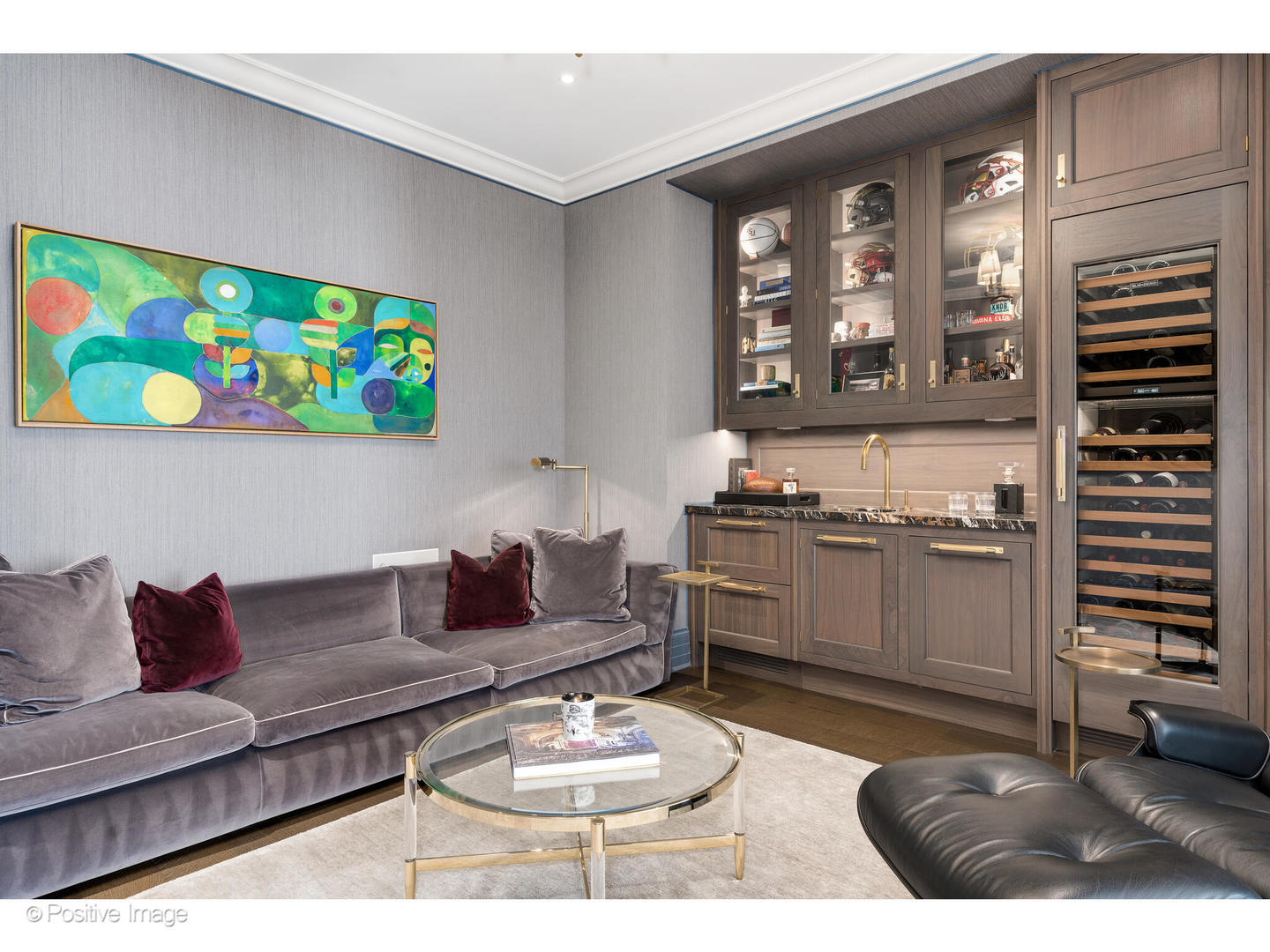 9 West Walton Street, Unit 1501 Chicago, IL 60610 - Photo 21 of 37 a living room with furniture and painting on the wall