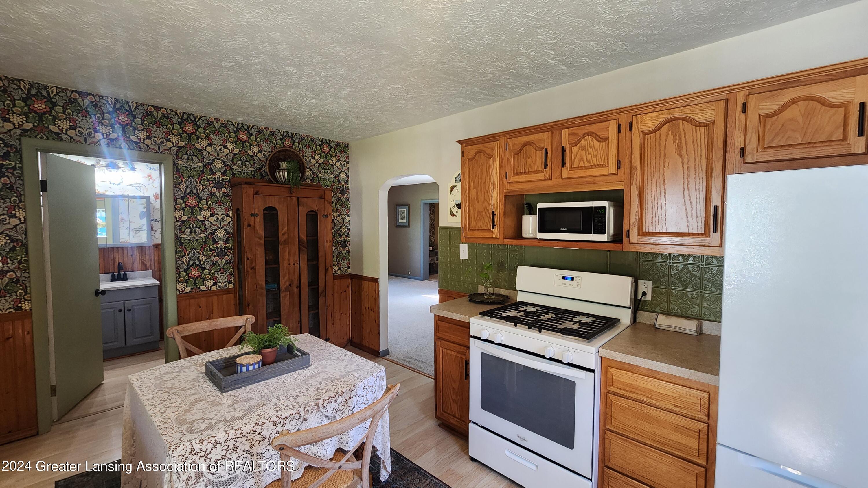 16470 Stockwell Road Lansing, MI 48906 - Photo 10 of 27 20240827_112851